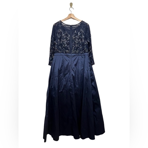 OLEG CASSINI Three Quarter Sleeve Beaded Lace Ball Gown Navy 16W - Picture 8 of 10